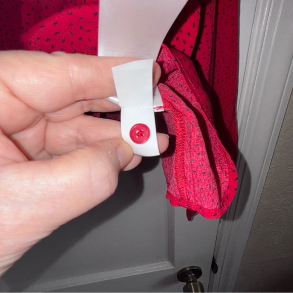 GAP Red and Black Textured Fabric top Sz Medium - Picture 4 of 8